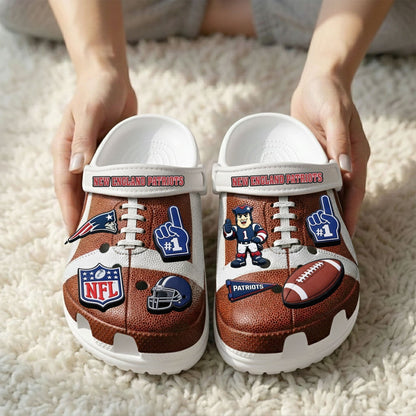 PREMIUM NFL X NE CLOGS WITH CHARMS NDT NHM