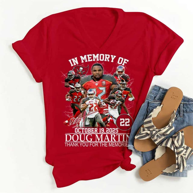 Premium NFL In Memory Of Doug Martin T-Shirt  V4 NMD TTV